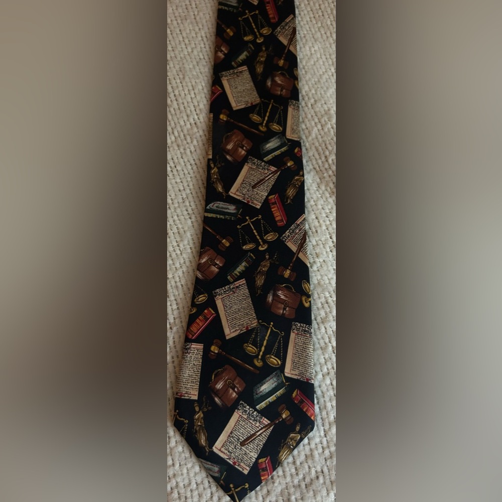Men’s occupation tie, legal/attorney/judge. EUC